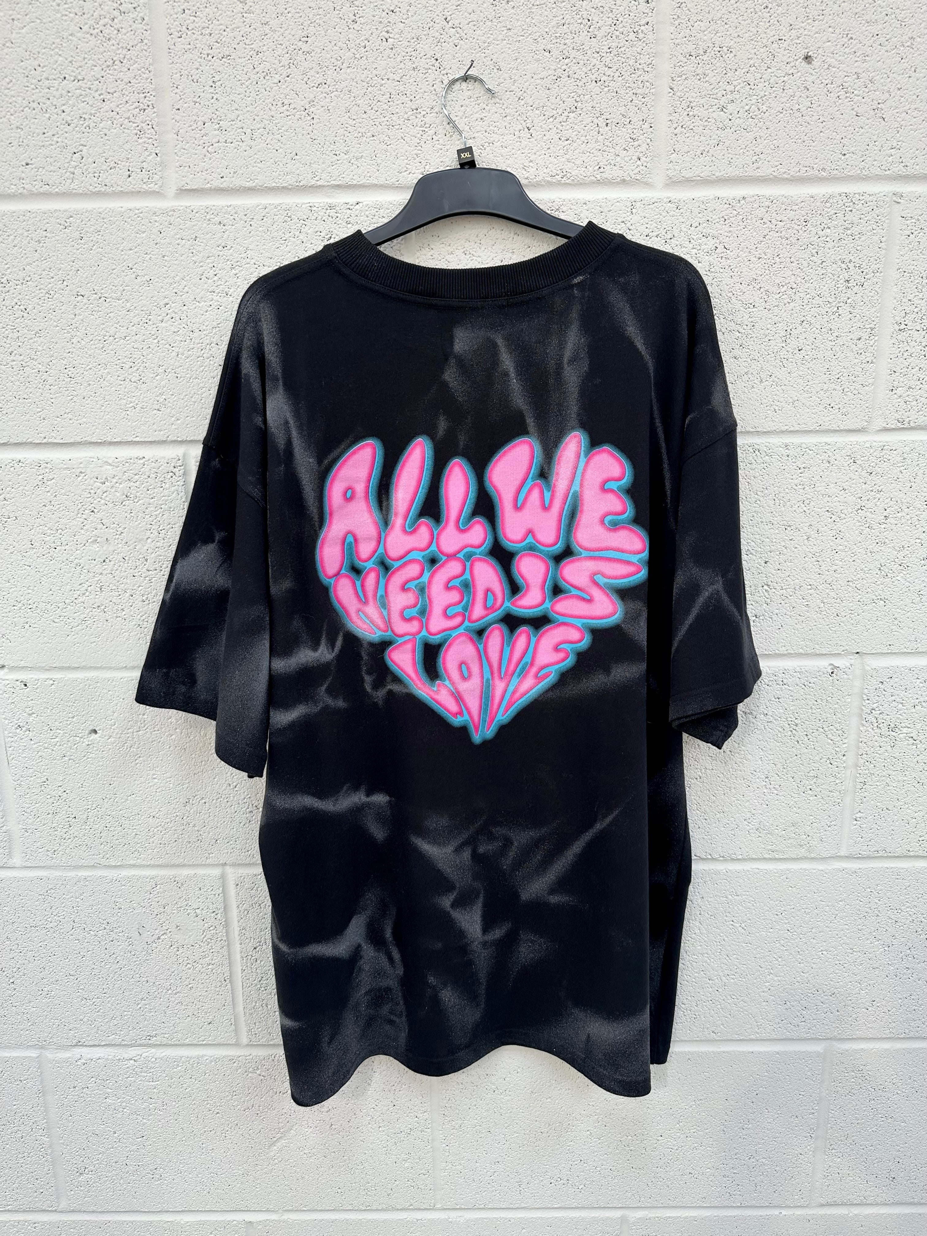 #W27 Black Spray Out Balloon Heavyweight T-shirt.