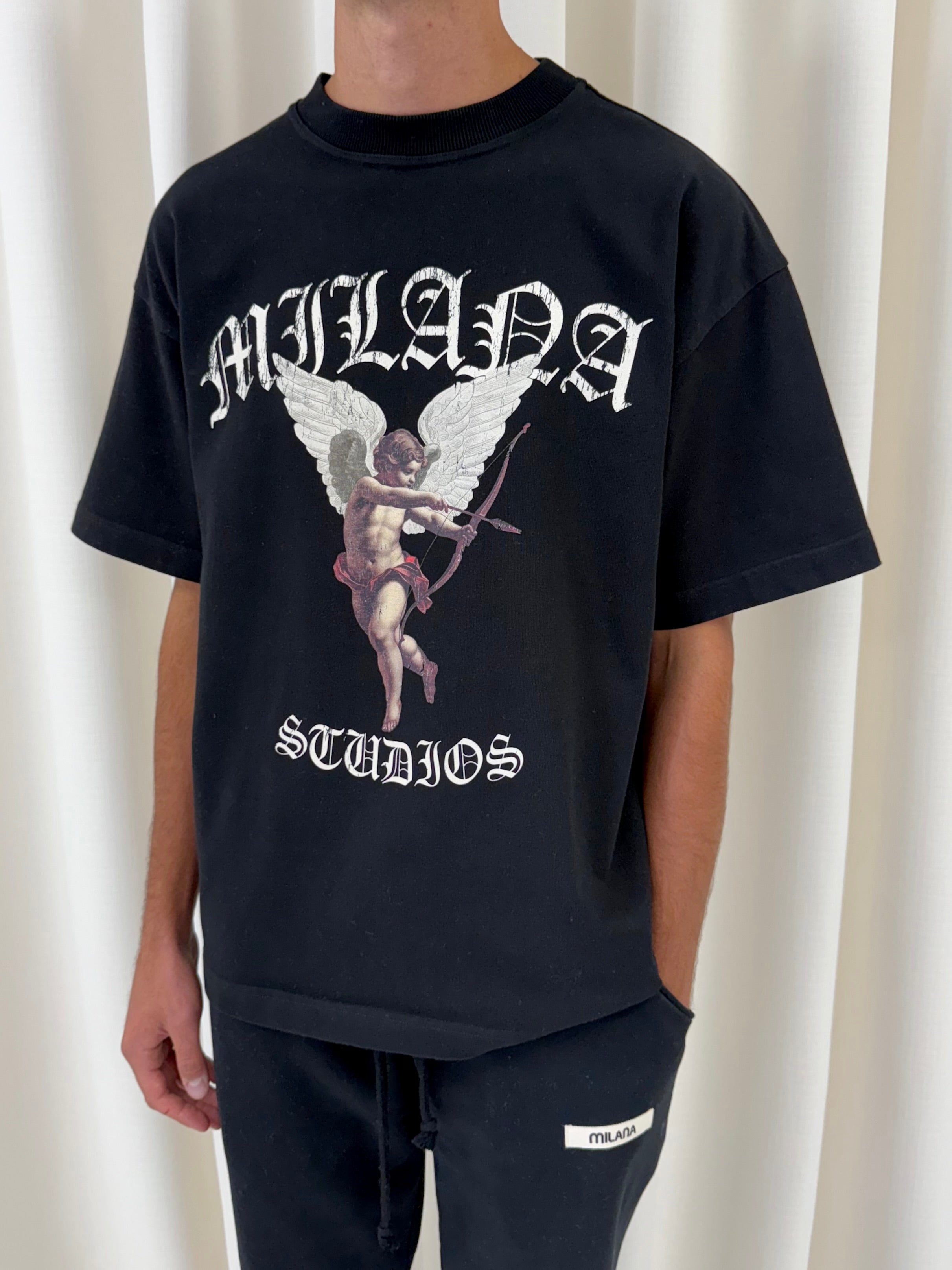Black Vintage Cherub Heavyweight T-shirt.