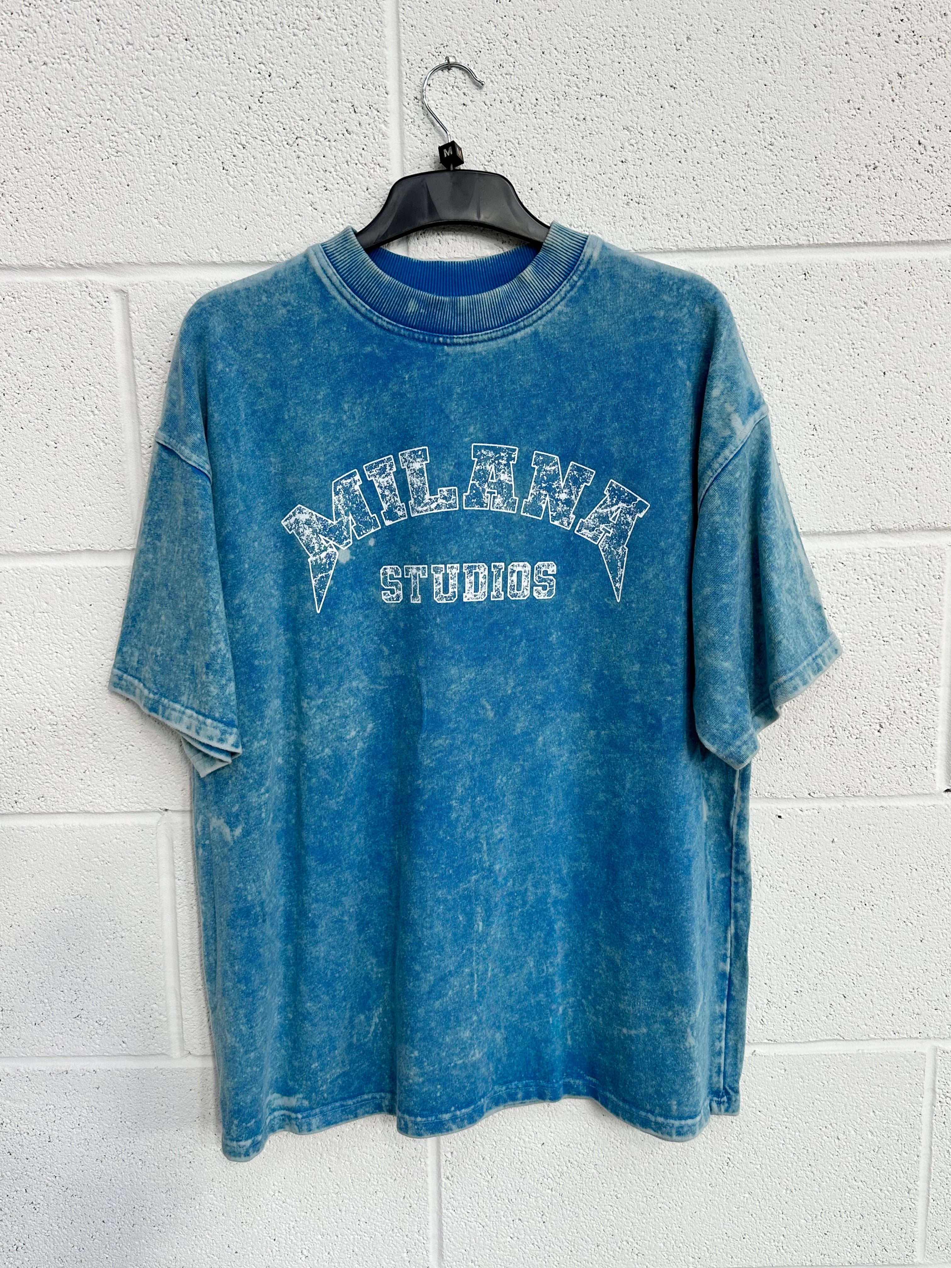 #D5 Blue Acid Wash Arch Heavyweight T-shirt.