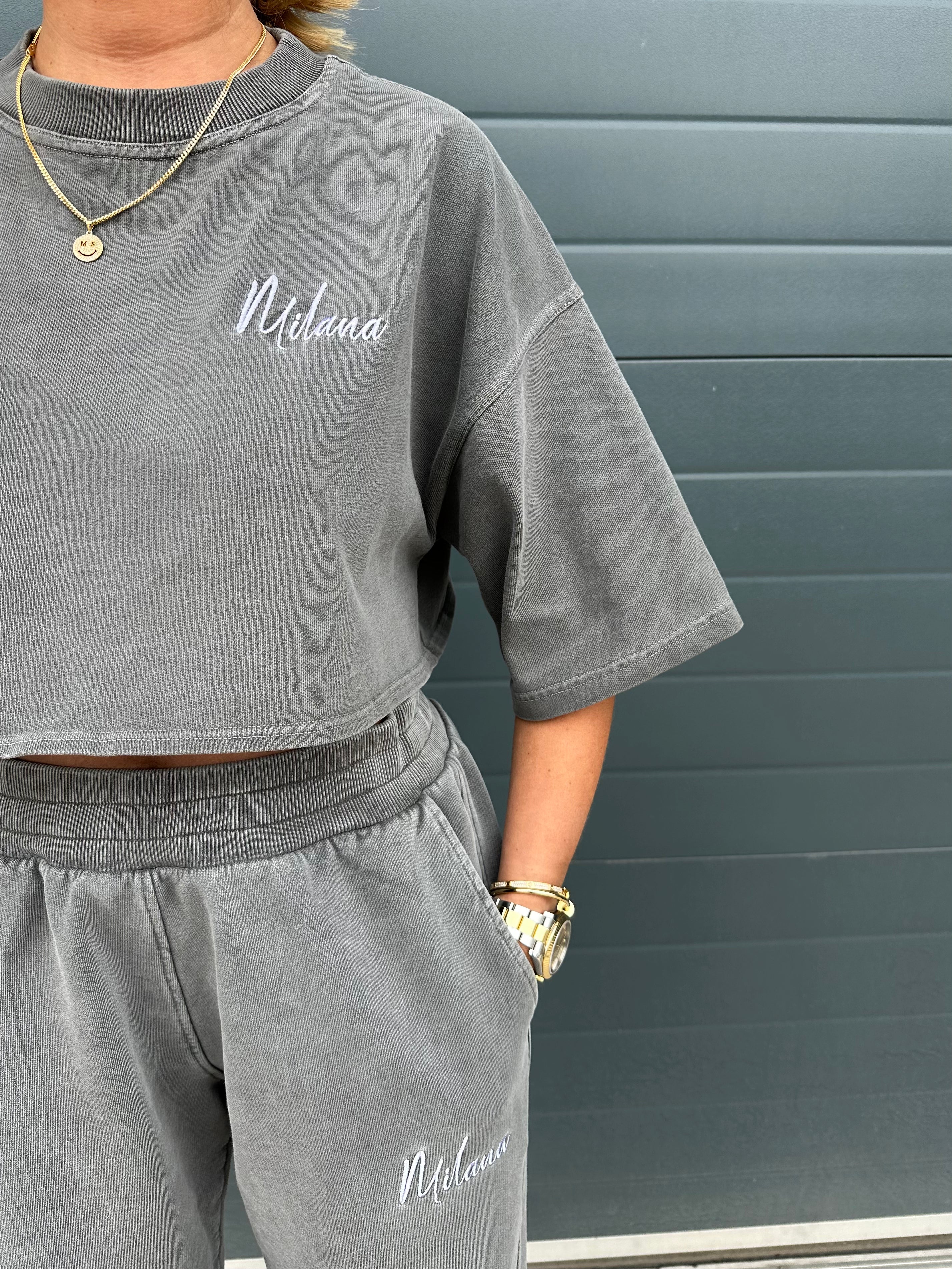 Charcoal Essential Cropped Heavyweight T-shirt.